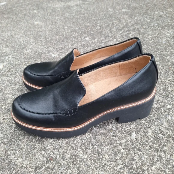 Naturalizer Women's Size 8 Black Leather Loafers - Picture 3 of 8